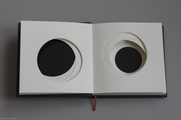 Hans-Holten-artist-book-Nivaagaard-ud-af-skabet